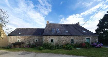 Ty Rozélie, Charmante Longère Bretonne Entre mer et Campagne