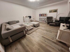 Unclassified image, 2 of 18, button - "charmante 2 Zimmer Wohnung in Ansbach" (Ansbach)