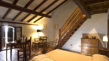 6 Schlafzimmer, Schreibtisch, kostenloses WLAN, Bettwäsche
