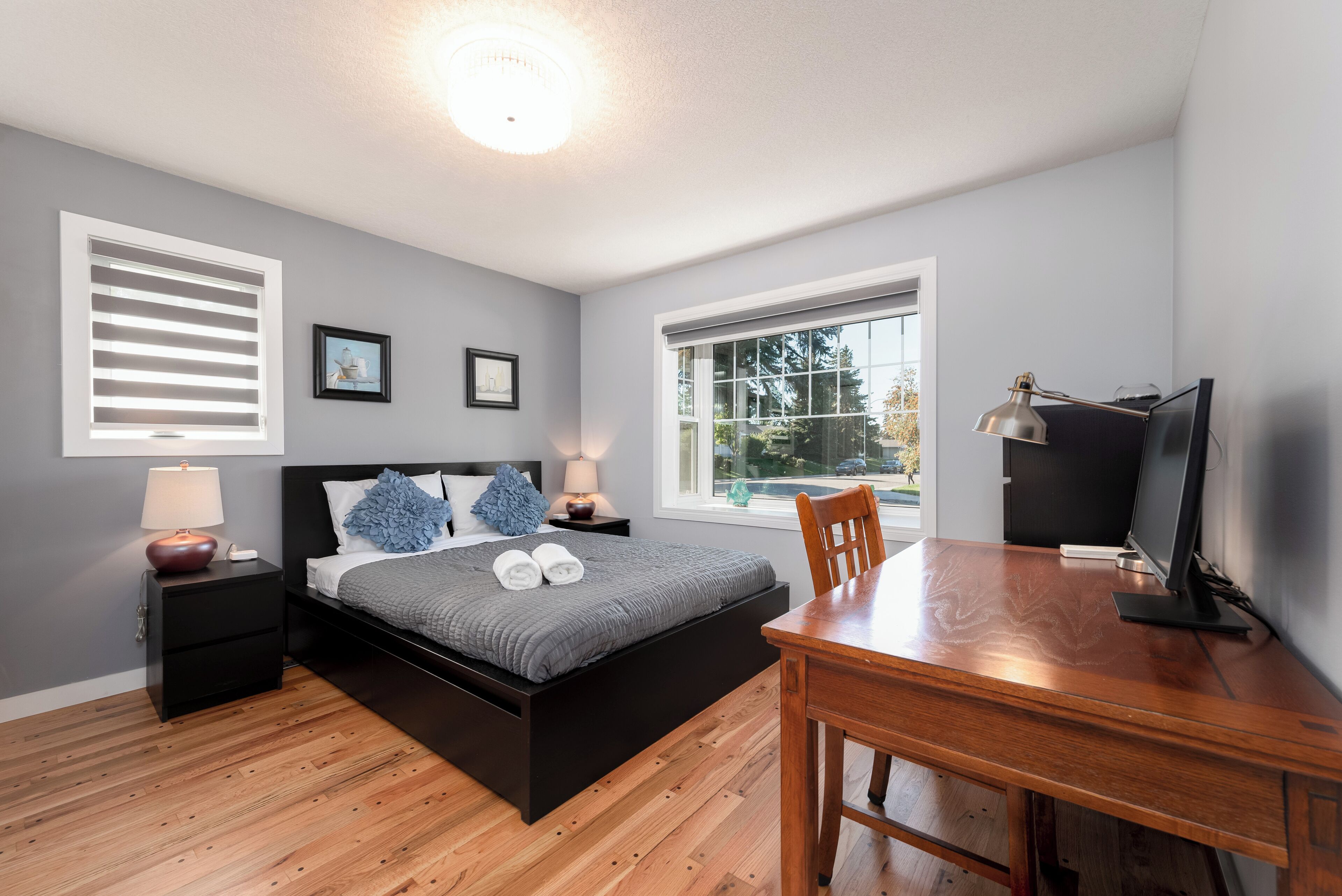 5 bedrooms, desk, iron/ironing board, travel crib