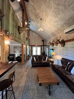 Smart TV - The Barn at Canoochee Farms (23 miles from Statesboro and GSU) (Cobbtown)