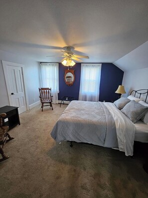 4 bedrooms, iron/ironing board, bed sheets - Blue Sky Country Living (Malone)