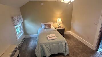 4 bedrooms, iron/ironing board, bed sheets