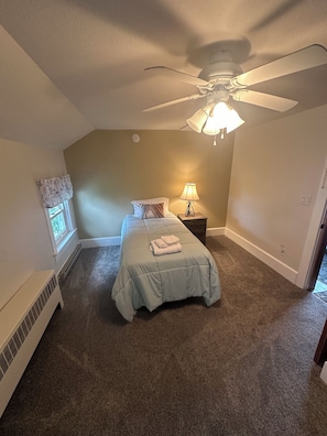 4 bedrooms, iron/ironing board, bed sheets