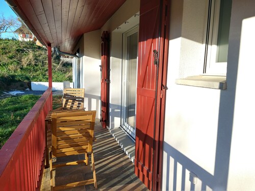 Two pers Studio Constance view of the Pyrenees, 7km from St-Jean-Pied-de-Port.