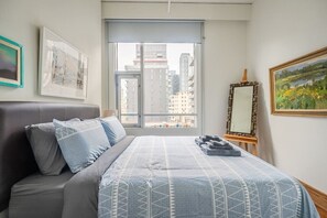 1 bedroom, iron/ironing board, WiFi, bed sheets - Modern Industrial Charm: 2BR Designer Loft (Toronto)