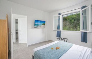 1 chambre, coffres-forts dans les chambres, fer et planche à repasser