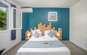1 chambre, coffres-forts dans les chambres, fer et planche à repasser