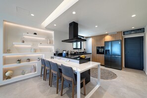 Fridge, microwave, oven, dishwasher - ALHENA PAVILION (Ermionida)