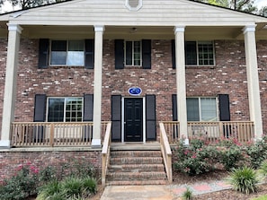Exterior detail - Just Peachy 2BR/2BA apartment in Atlanta with 5G fast WiFi, All to Yourself (Atlanta)