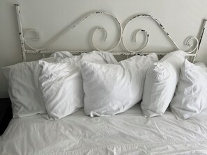 2 عدّة غرف نوم ومكتب ومكواة/لوح كي وواي فاي