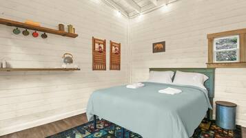 1 bedroom, bed sheets