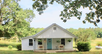 3-bedroom, 2 bath farmhouse in beautiful Hillsborough with highspeed WiFi & more