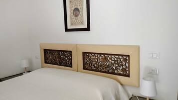 1 sovrum, värdeförvaringsskåp på rummet och strykjärn/strykbräda