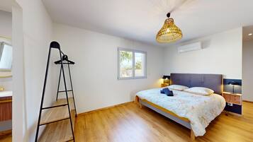 5 bedrooms, iron/ironing board, travel cot, free WiFi