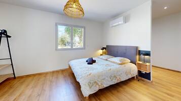 5 bedrooms, iron/ironing board, travel crib, free WiFi