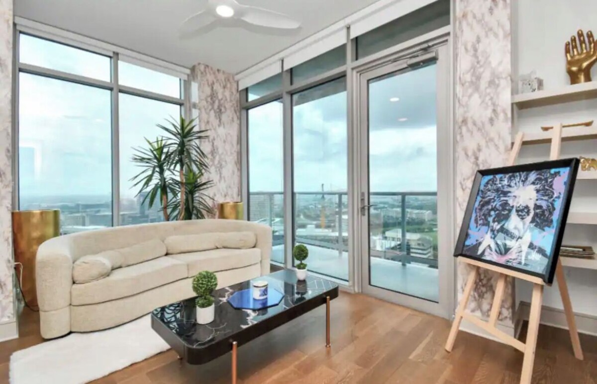 Photo 2 of 2-bedroom condo in Heart of Texas Medical Center w/ fitness, rooftop pool & more