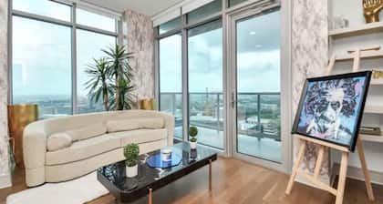 2-bedroom condo in Heart of Texas Medical Center w/ fitness, rooftop pool & more