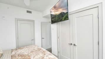 2 bedrooms, desk, iron/ironing board, WiFi