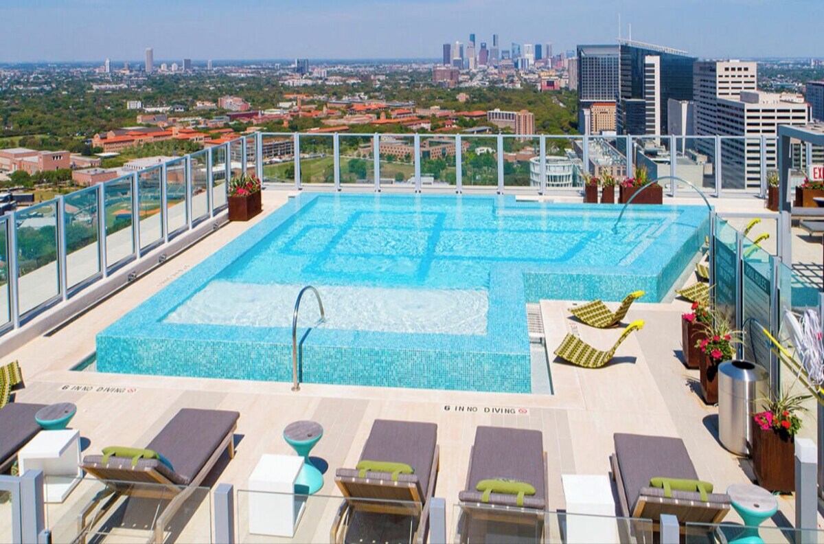 Photo 5 of 2-bedroom condo in Heart of Texas Medical Center w/ fitness, rooftop pool & more