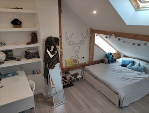 4 室のベッドルーム、アイロン / アイロン台、WiFi、ベッドシーツ