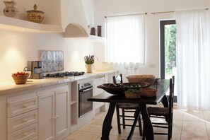 Private kitchen - Dimora dei Semplici - Farmhouse in Apulia - Helicrysum Room (Ostuni)