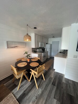 Dining - Cozy apartment next to Frank Brown park,pier park, and 5 blocks from the beach (Panama City Beach)