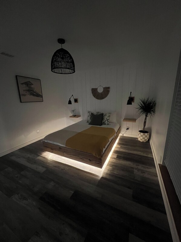 2 habitaciones, tabla de planchar con plancha, wifi y ropa de cama 
