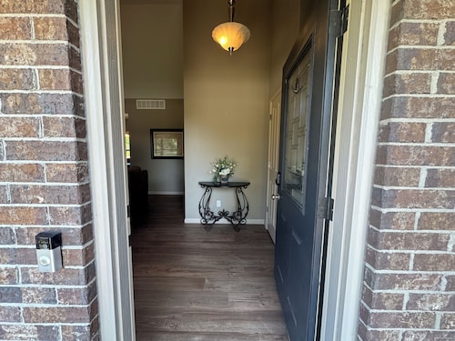 Minutes from Capital - Family Friendly Jeff City Retreat