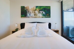 Iron/ironing board, WiFi, bed sheets - New & Modern 2BR Apartment in Rundle Mall Adelaide (Adelaide)