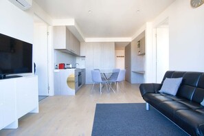 TV, offices - Rundle Retreat - 2BR Apartment with stunning views (Adelaide)