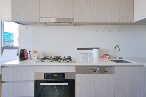 Fridge, microwave, oven, stovetop - Rundle Retreat - 2BR Apartment with stunning views (Adelaide)