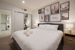 Una scrivania, ferro/asse da stiro, Wi-Fi, lenzuola