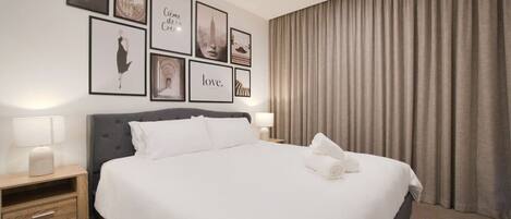 Skrivebord, strykejern/-brett, wi-fi og sengetøy