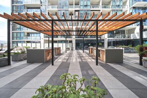 Property grounds - Morphett St Studio Retreat with Pool & Gym Access (Adelaide)