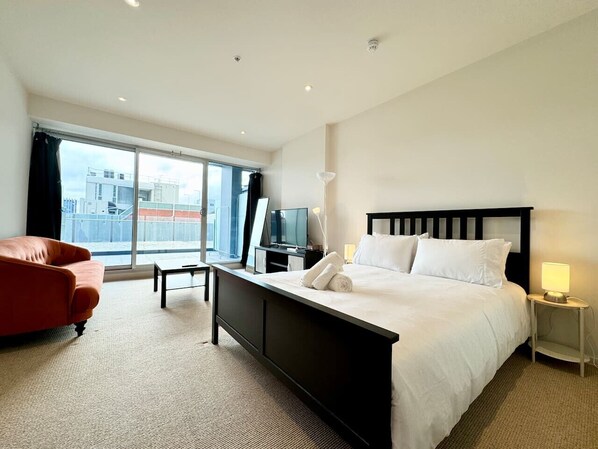 Iron/ironing board, WiFi, bed sheets