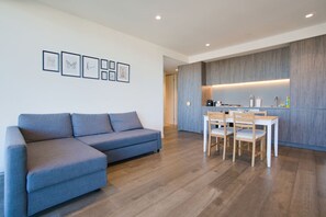 Téléviseur, table de ping-pong