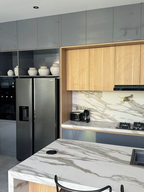 Fridge, microwave, oven, stovetop - Charming 1-bedroom villa in Canggu lovely Bali (Bali)