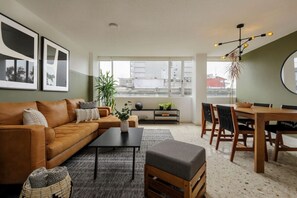 TV, stereo - Modern and Bright Apt. in Trendy Roma Norte (Ciudad de México)