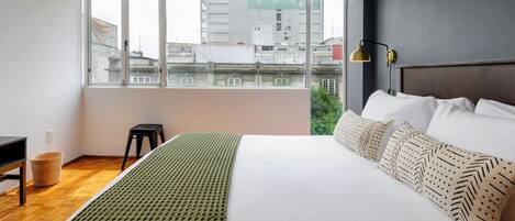 1 Schlafzimmer, Schreibtisch, Bügeleisen/Bügelbrett, Reisekinderbett