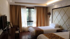 A hotel room with two beds, a desk, a TV, and a window with curtains. - Yandang Mountain Yijingge Homestay (Yueqing)