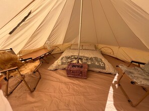 1 bedroom, bed sheets