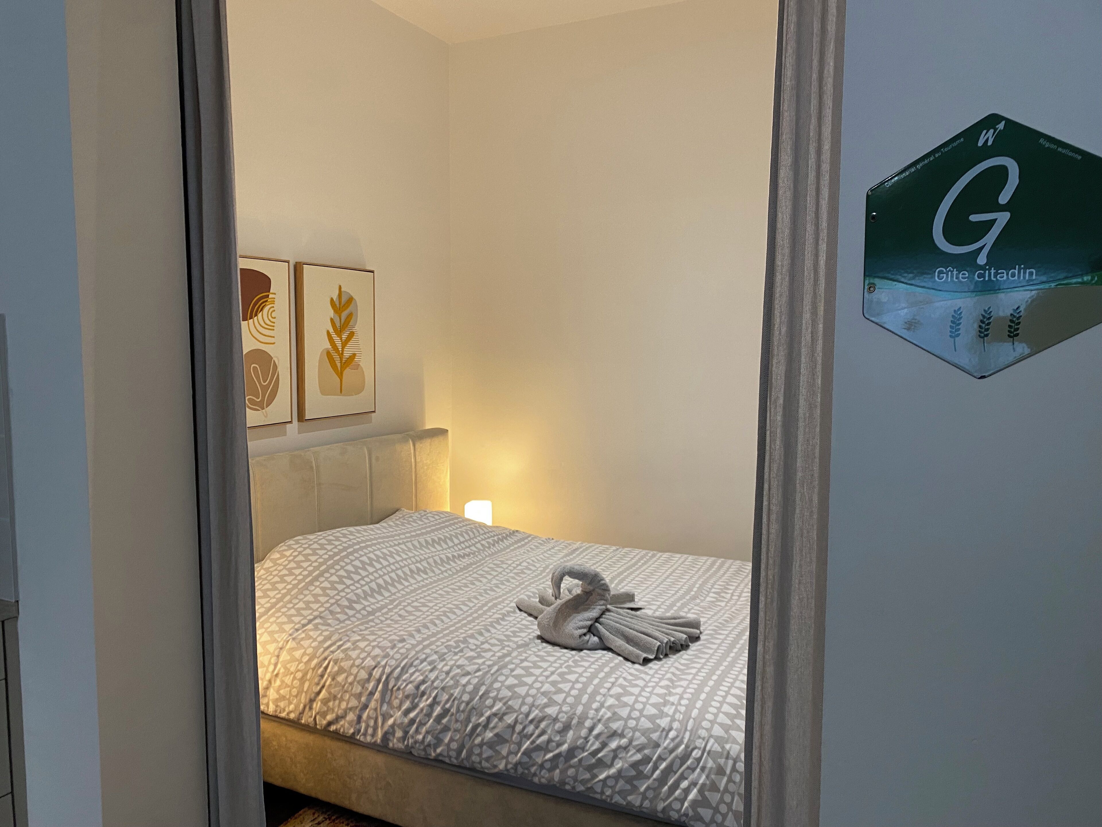 1 chambre, bureau, fer et planche à repasser, Wi-Fi