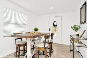 Dining - NEW Paradise Palms (Tampa)