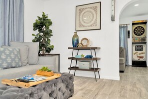 Interior - NEW Paradise Palms (Tampa)