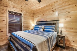 4 bedrooms, iron/ironing board, free WiFi, bed sheets - Private Heated Indoor Saltwater Pool - Arcade - Pool Table - HotTub - Views (Pigeon Forge)