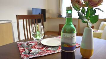 Leilighet – superior | Oppholdsområde | Flatskjerm-TV