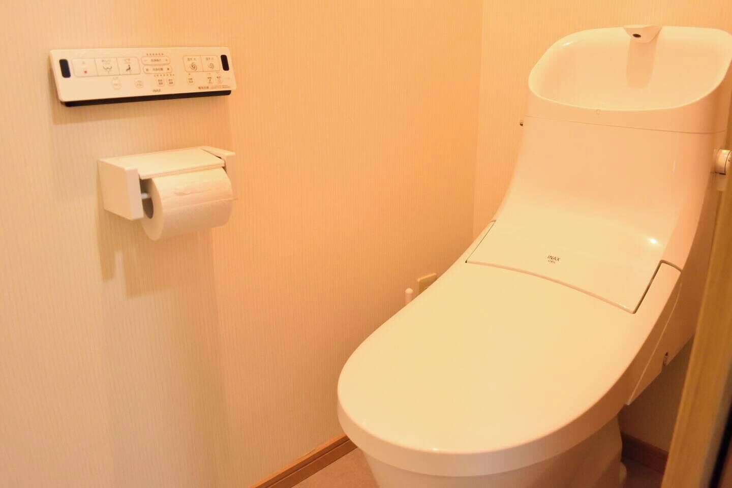 Appartement Supérieur | Salle de bain | Sèche-cheveux, chaussons, serviettes fournies, shampoing