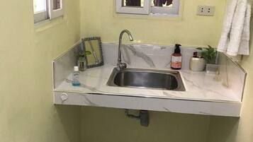 淋浴設備、坐浴桶、提供毛巾、番梘