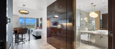 1 bedroom, desk, iron/ironing board, free WiFi